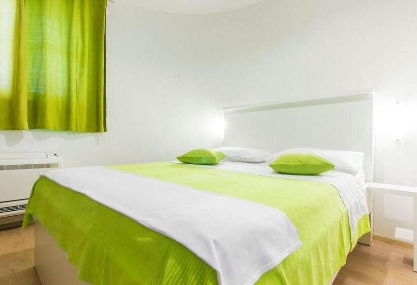 דירת חדר נוף לגינה, Pansion Zlatna Ribica