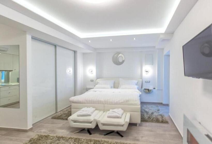 סטודיו דלוקס, Pansion Zlatna Ribica