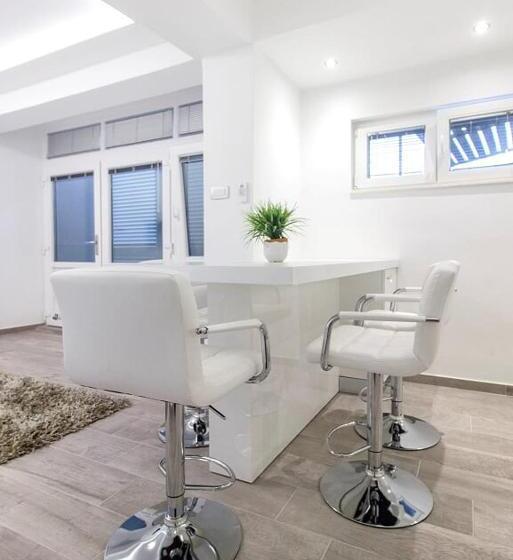 סטודיו דלוקס, Pansion Zlatna Ribica