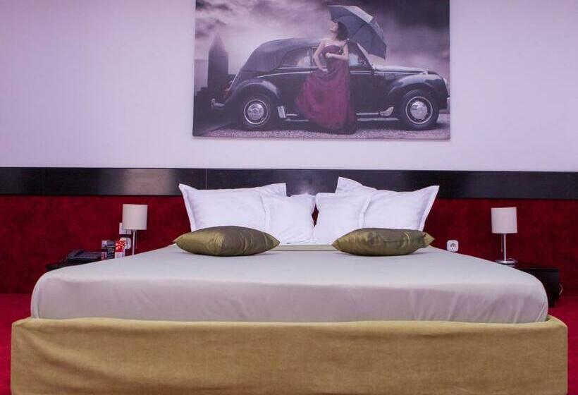 Номер Стандарт, Santa Fe