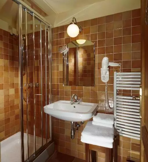 Deluxe-huone, Pod Jasany