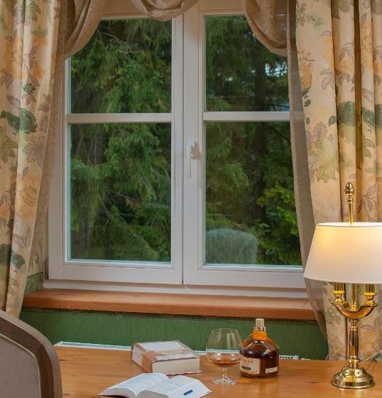 Suite Deluxe, Pod Jasany