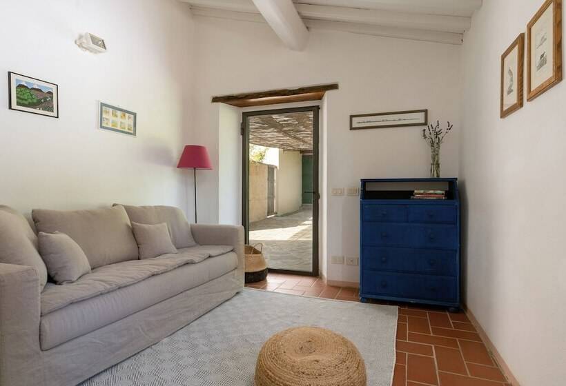 شقة غرفة واحدة, Podere Castellare