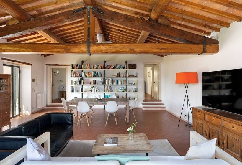 شقة غرفة واحدة, Podere Castellare