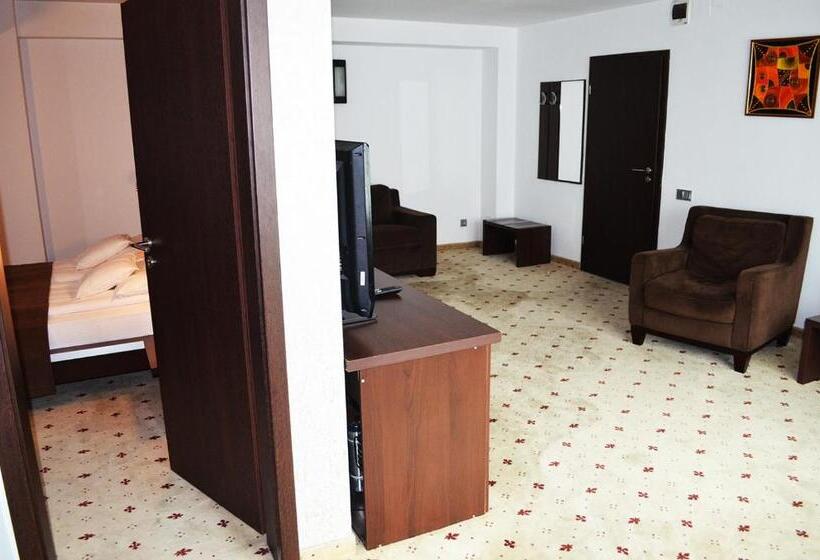 جناح, Premier