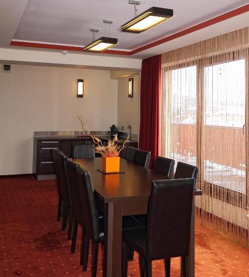 带1个卧室的带阳台的公寓, Premier