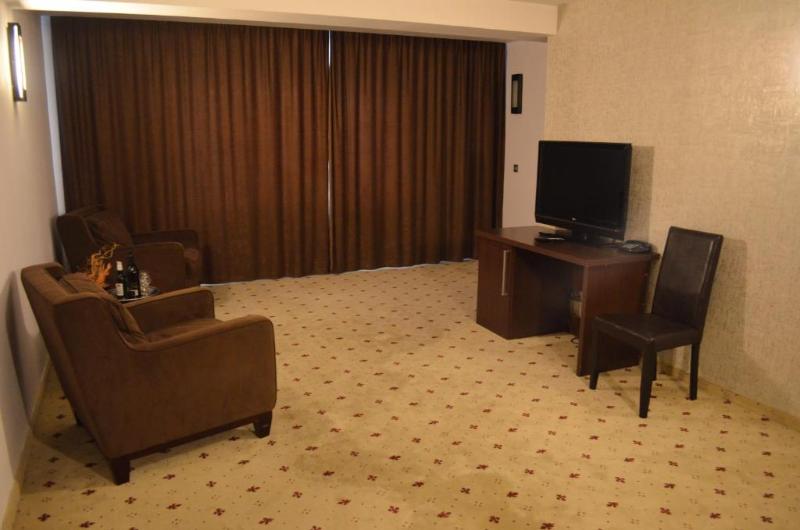 جناح, Premier