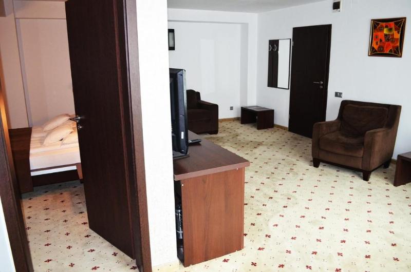 جناح, Premier