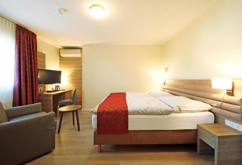 اتاق استاندارد سه نفره, Saint Fiacre