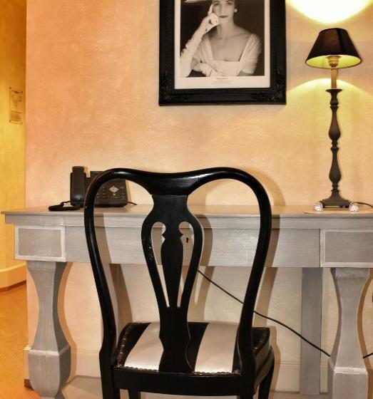 スタンダードルーム, Siri