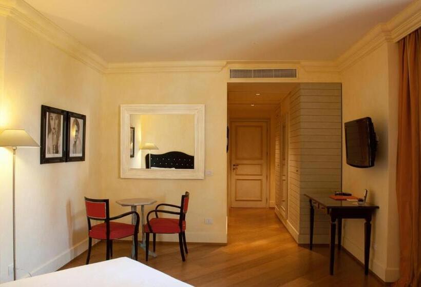 スタンダードルーム, Siri