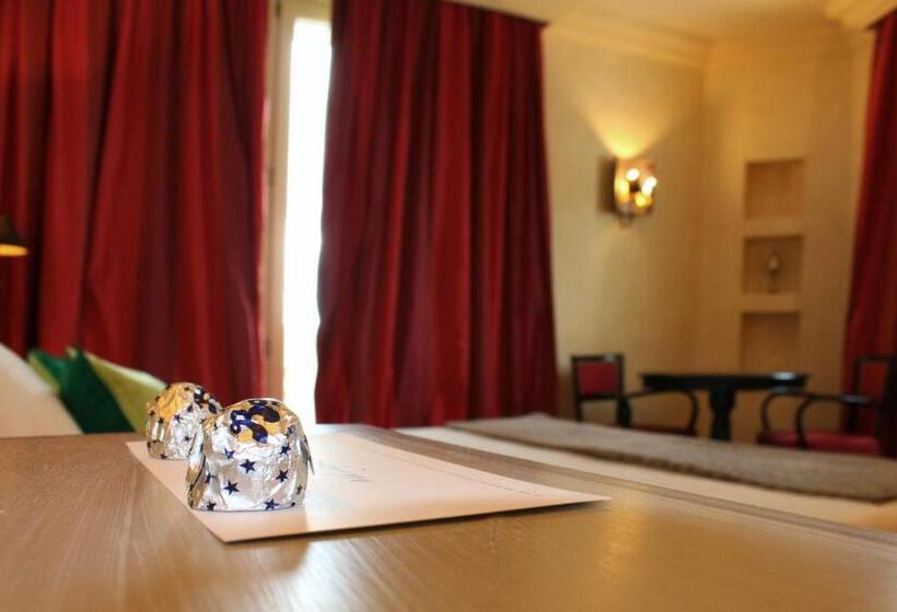 スタンダードルーム, Siri