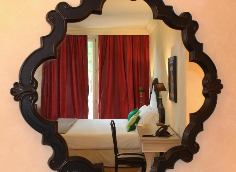 スタンダードルーム, Siri