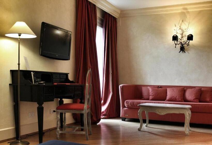 スタンダードルーム, Siri