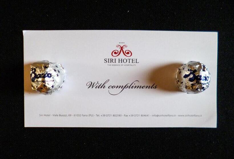 スタンダードトリプルルーム, Siri