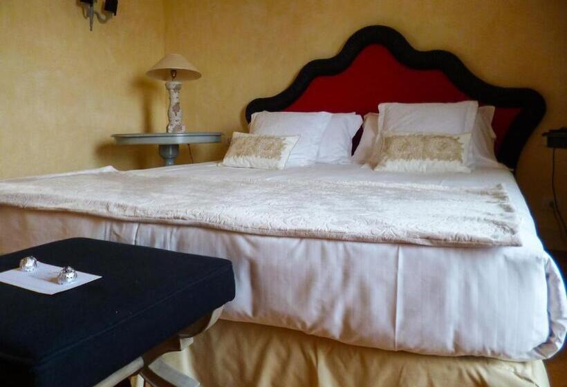 スタンダードトリプルルーム, Siri