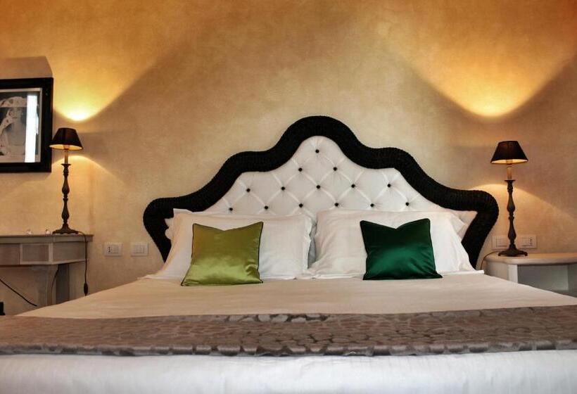 スタンダードルーム, Siri