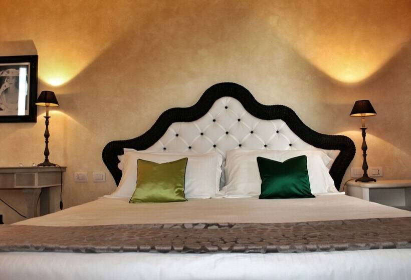 スタンダードルーム, Siri