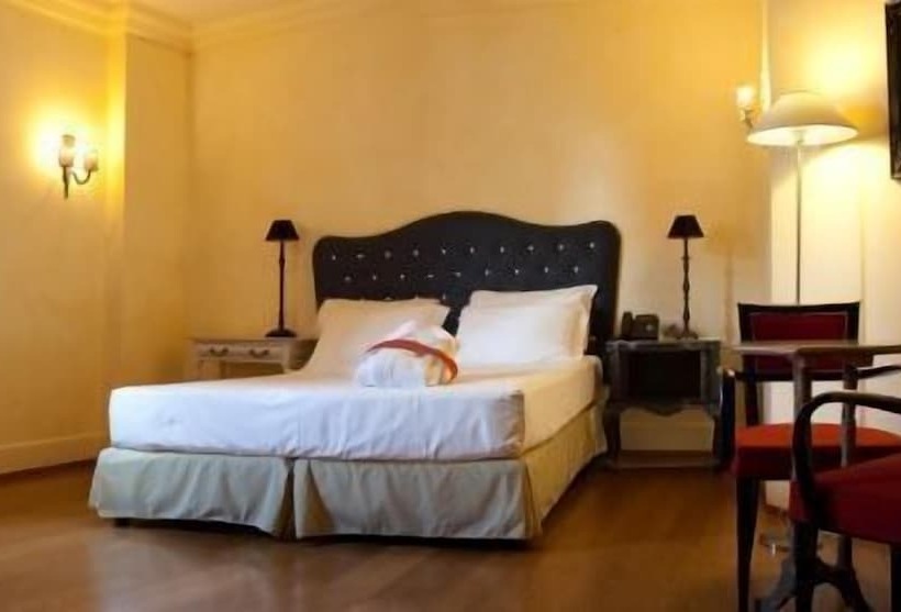 スタンダードルーム, Siri