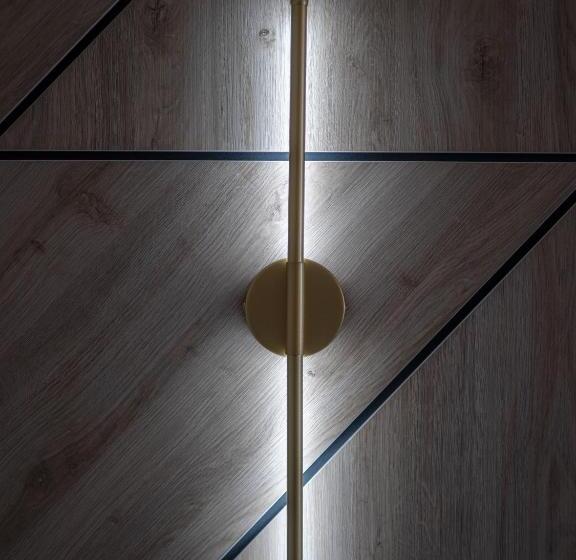 اتاق خانوادگی با چشم‌انداز دریا, Tara Becici