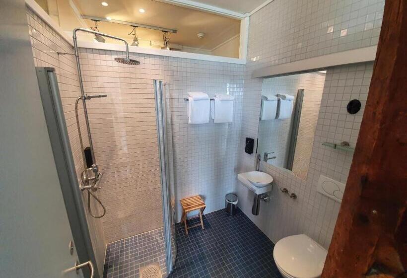 חדר סטנדרט לשלושה, Vertshuset Røros