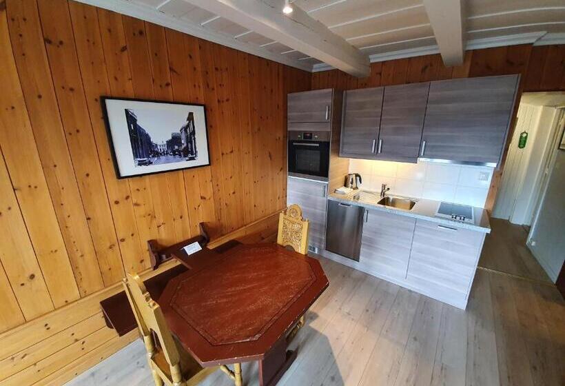 Семейный Номер, Vertshuset Røros