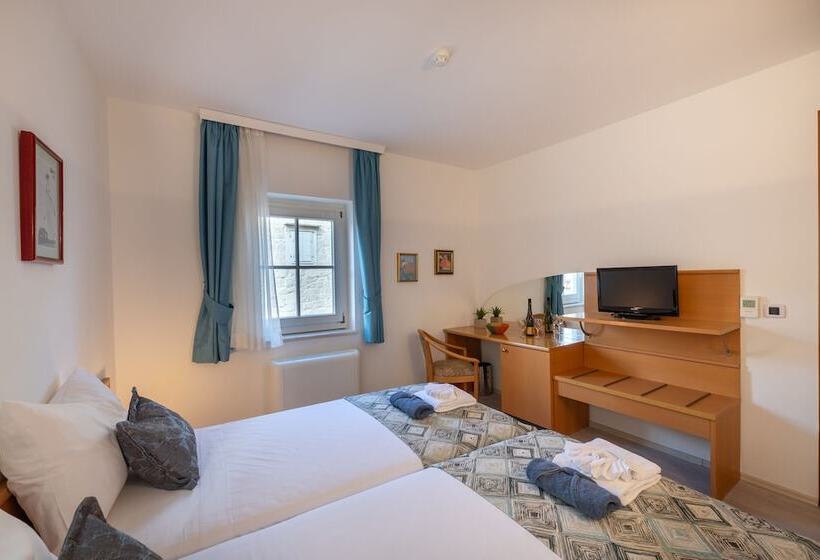 Standard-huone, Villa Fontana