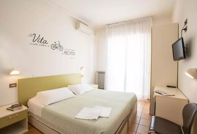 اتاق استاندارد سه نفره, Eco Hotel Edy