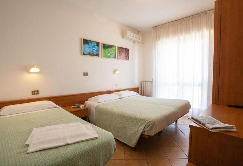 اتاق استاندارد سه نفره, Eco Hotel Edy