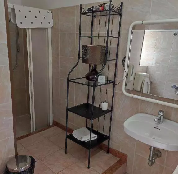 اتاق استاندارد, Albergo Caffaro