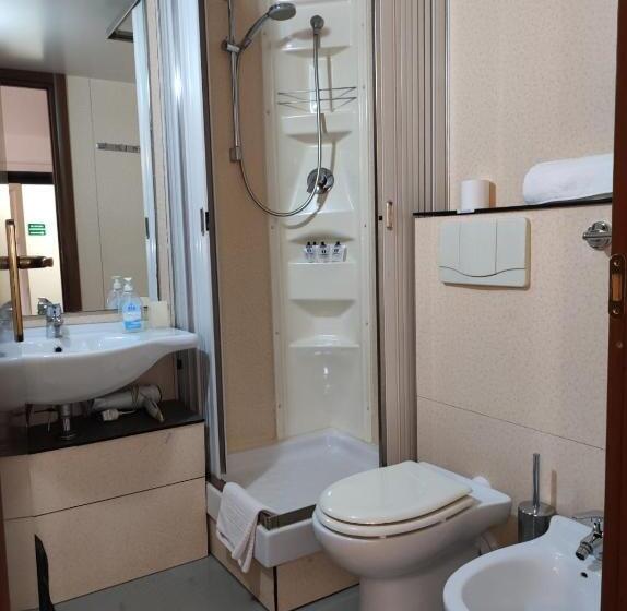 Négyágyas Standard Szoba, Albergo Caffaro