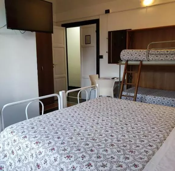 اتاق استاندارد چهار تخته, Albergo Caffaro