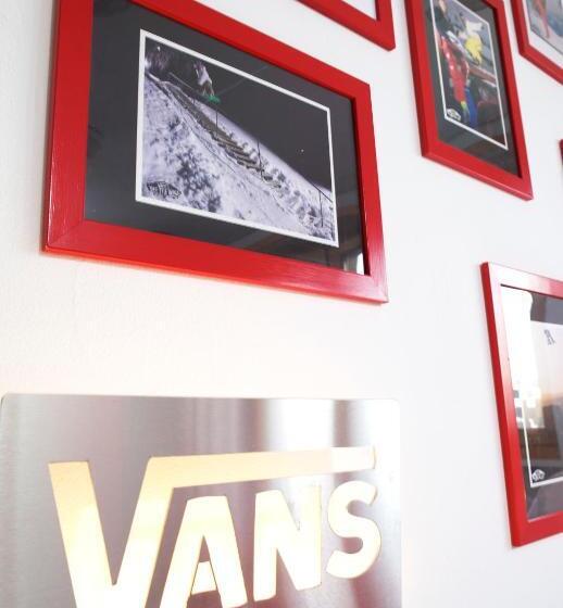 غرفة قياسية مزوَّدة بشُرفة, Arena Lodge