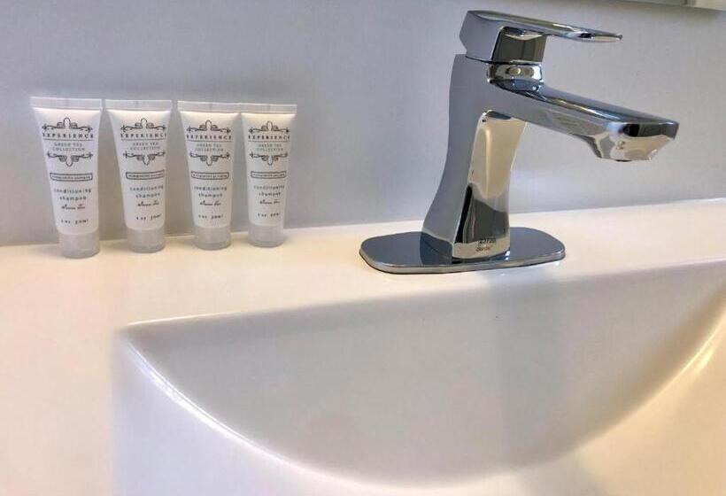 سوئیت 2 خوابه, Canterbury Inn