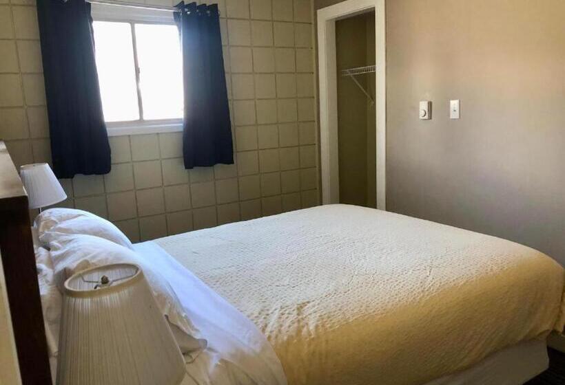 سوییت لوکس, Canterbury Inn