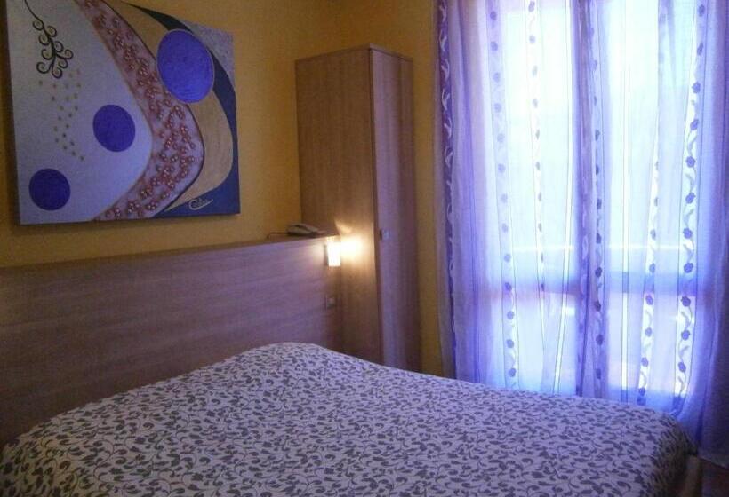 غرفة قياسية مزوَّدة بشُرفة, Chiara