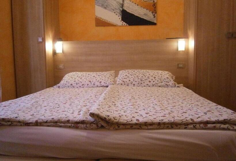 غرفة قياسية مزوَّدة بشُرفة, Chiara