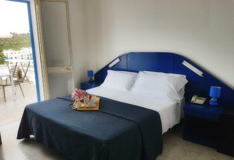 غرفة قياسية مطلّة علي البحر, Degli Ulivi