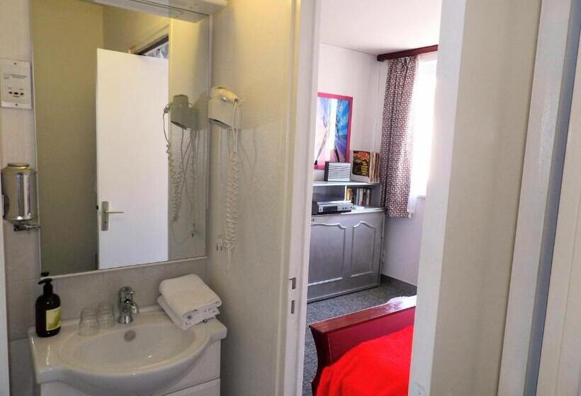 Номер Комфорт, Detective