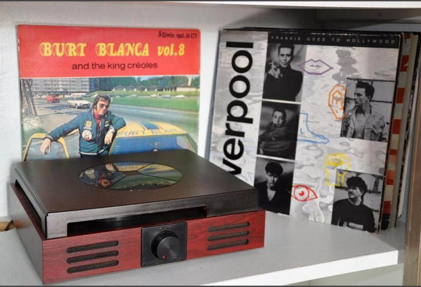 Номер Комфорт, Detective