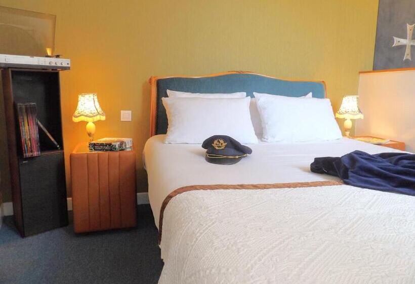 Номер Дюплекс, Detective