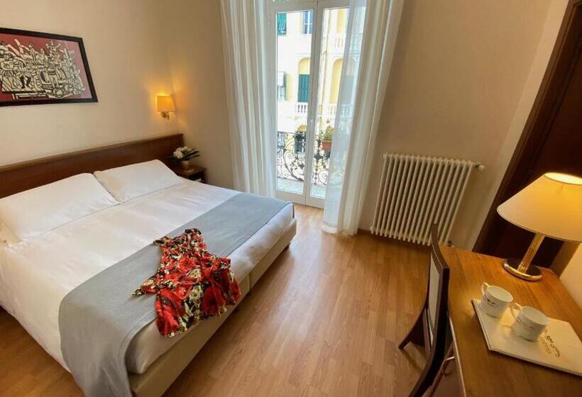 Номер Стандарт Трехместный, Eletto