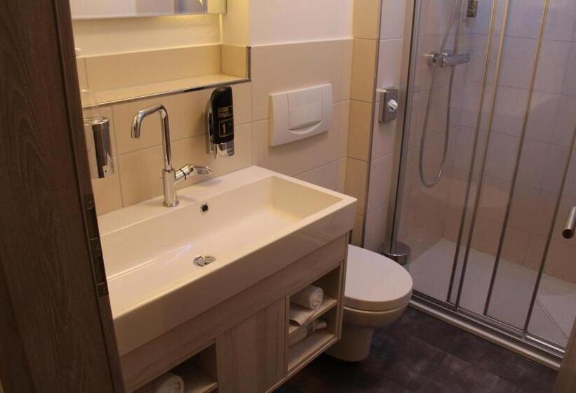 Номер Стандарт Трехместный, Engel