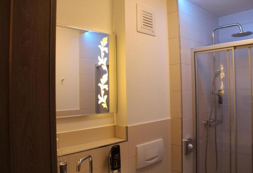 Номер Стандарт Трехместный, Engel