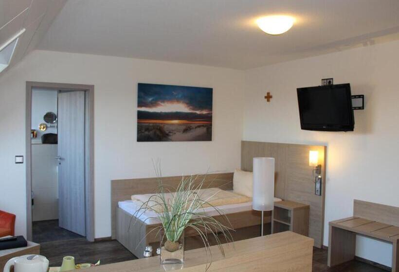 Номер Стандарт Трехместный, Engel