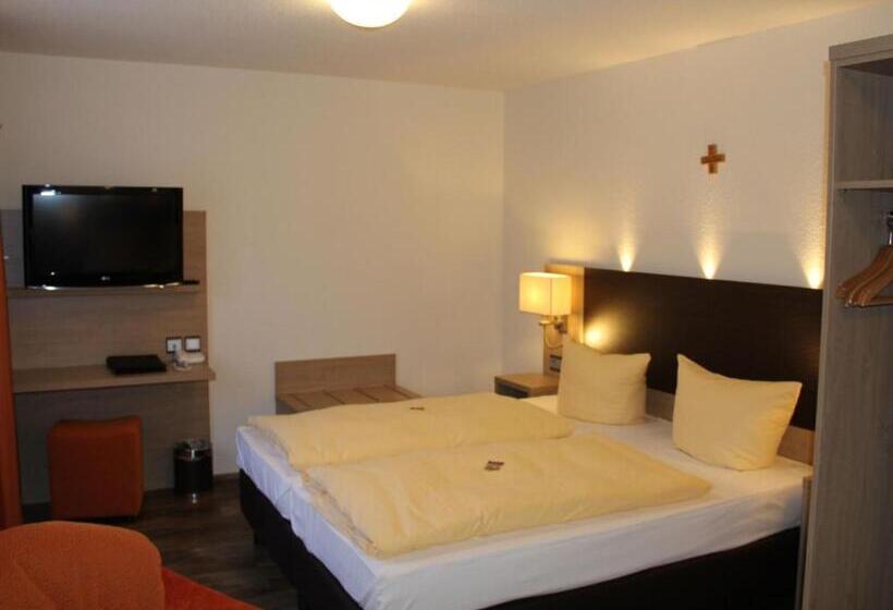 Семейный Номер, Engel