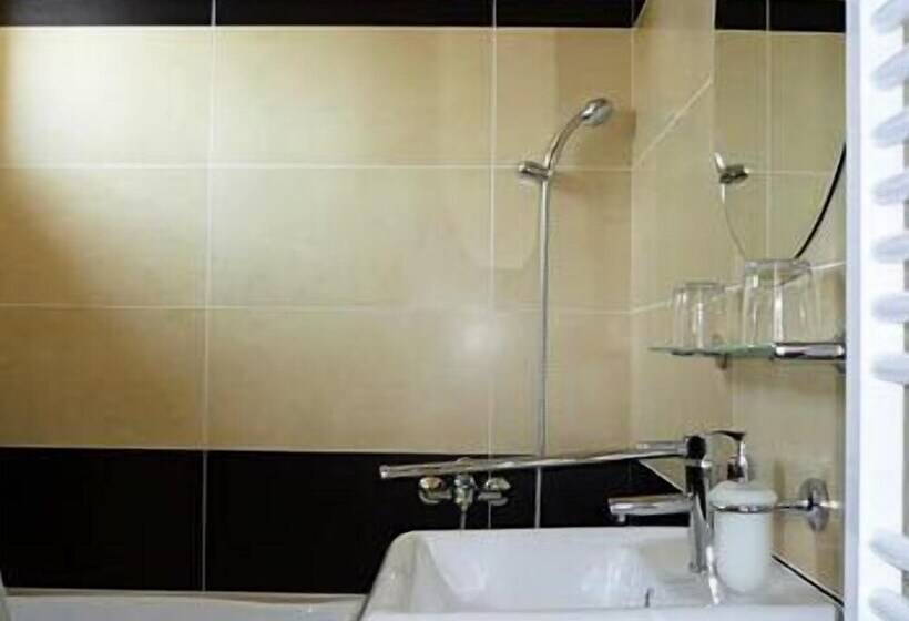 Habitación Estándar Individual, Galanta