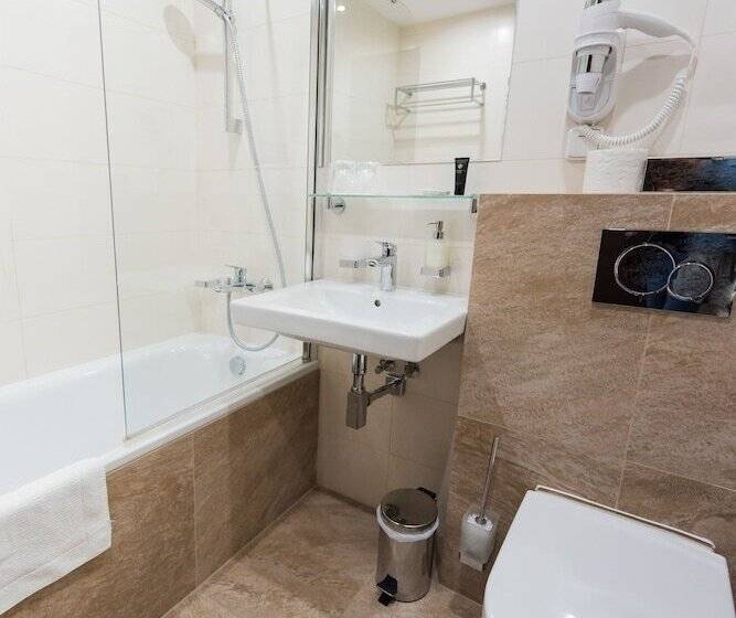 اتاق استاندارد یک نفره, Galanta