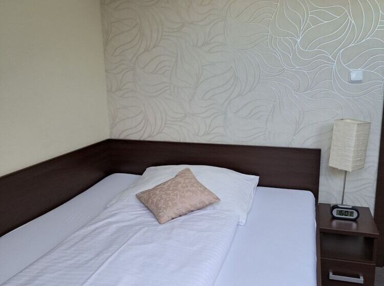 اتاق استاندارد یک نفره, Galanta