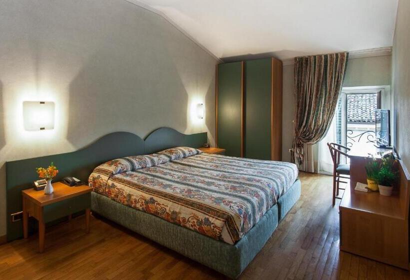 スタンダードトリプルルーム, Gambara